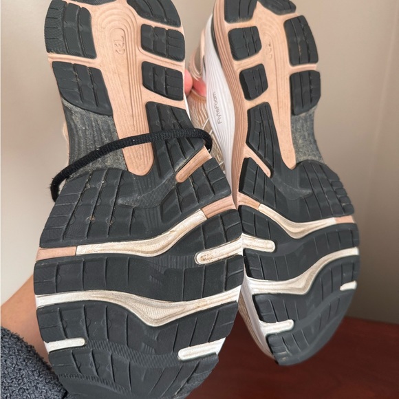 Women’s ASICS Nimbus 21 / Size 9 - Picture 4 of 4